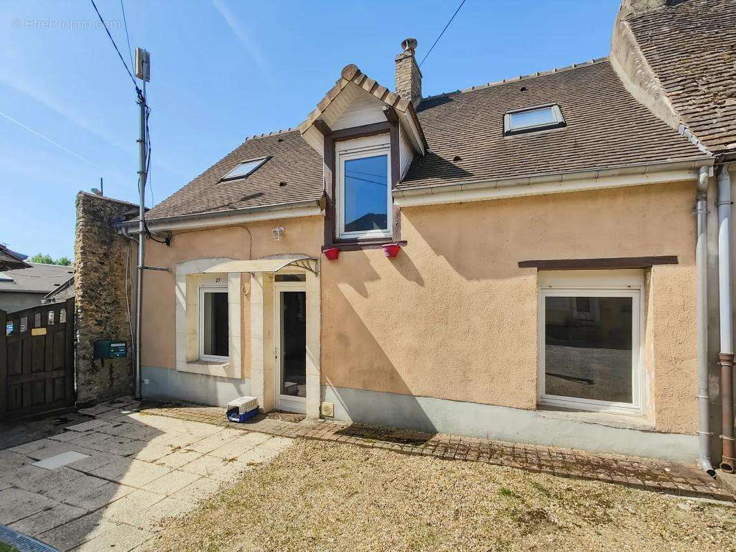 Maison à MONTFORT-LE-GESNOIS