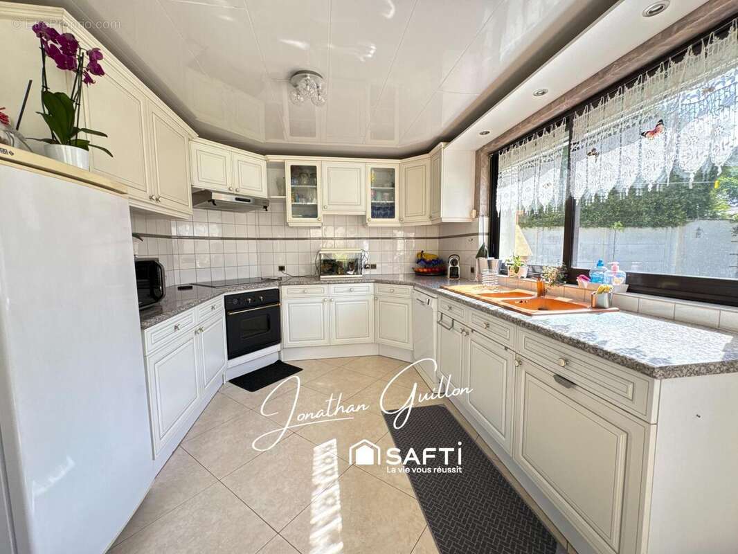 Maison 123 m² à Villeneuve-Le-Comte  - photo 4