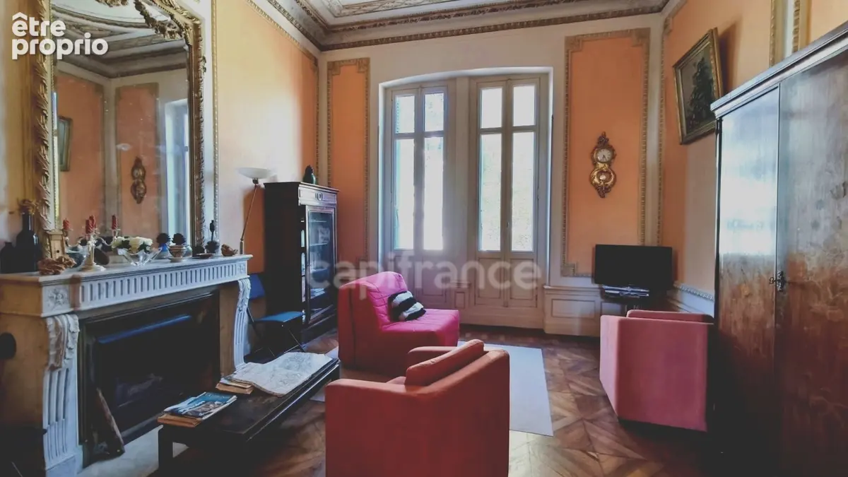 Appartement T2 de caractère en RDC surélevé – Villa bourgeoise néo-renaissance avec parking – Proche plage et commerces - photo 5