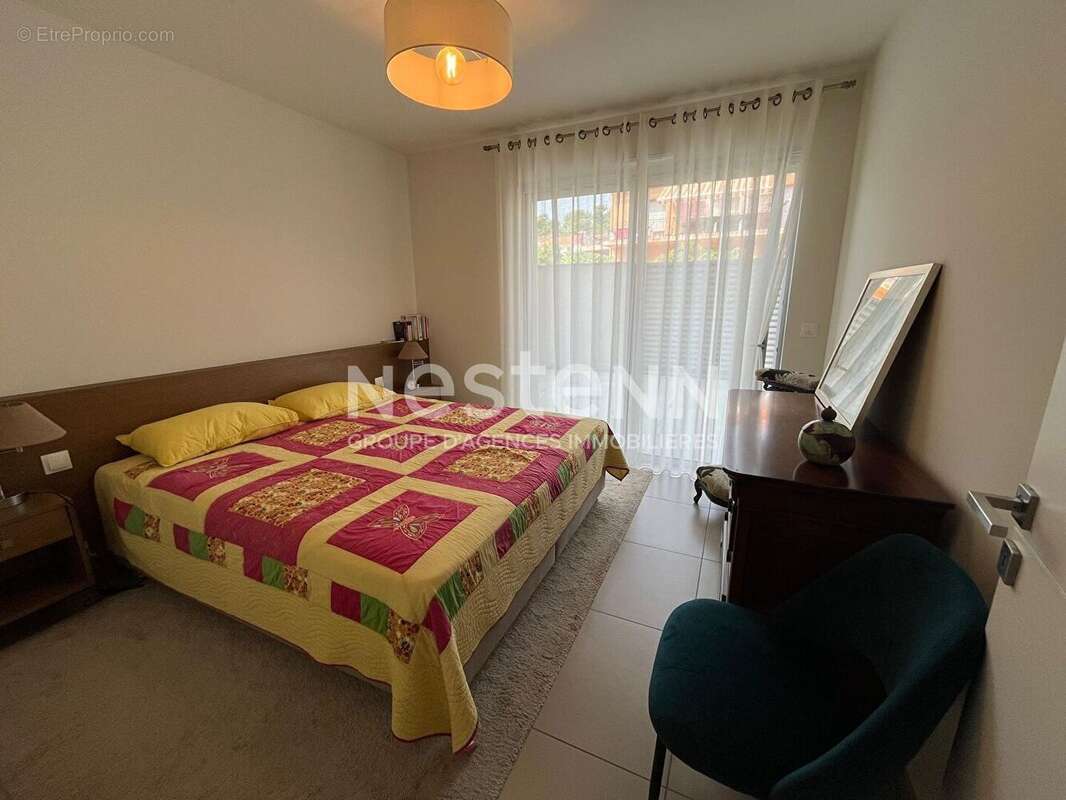 Appartement 3 pièces de 74 m2 situé en bordure de mer au centre du village, à l'entrée du port. - photo 15