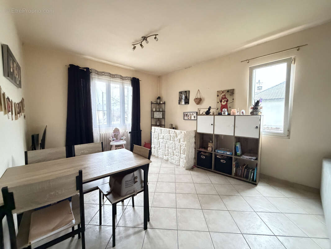 Maison à 10 mn de Bueil dans un village avec école et commerce à pieds - photo 3