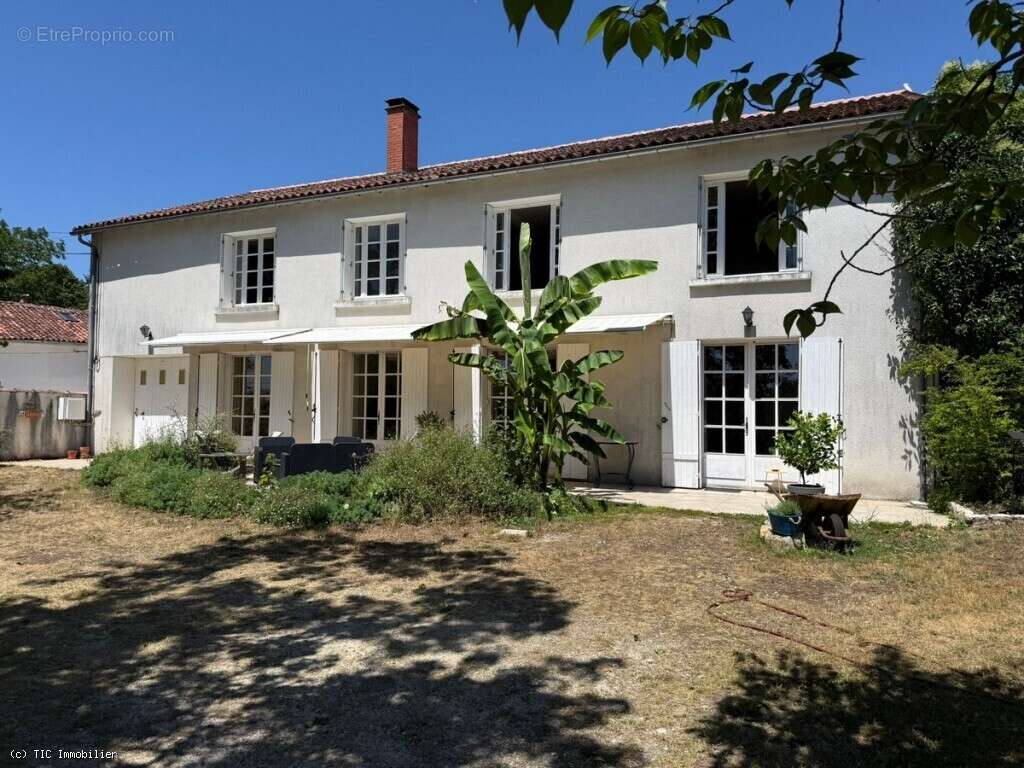 Maison à NANTEUIL-EN-VALLEE