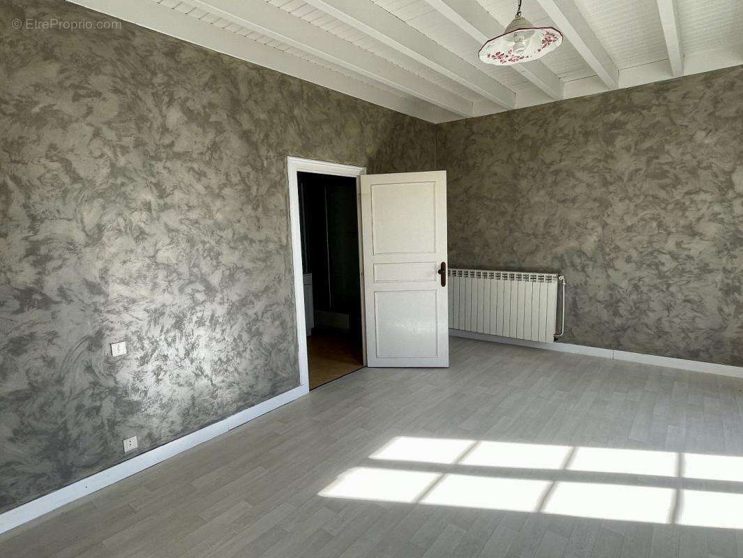 Maison à BERNAY-SAINT-MARTIN