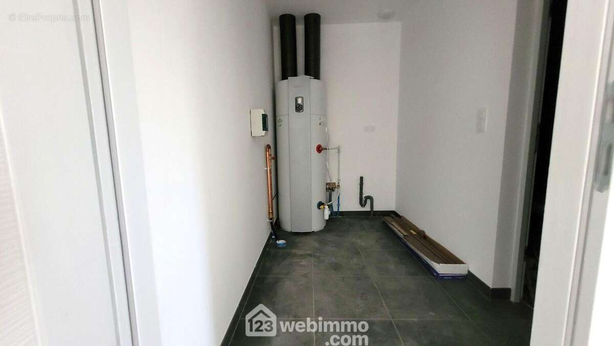 Une buanderie - Maison à LA JONCHERE