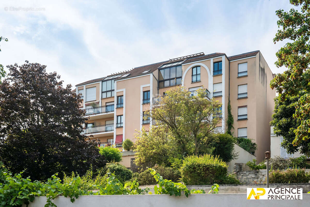 Appartement  4 pièce(s) - Ascenseur - terrasse - grand séjour - 78m² - photo 5