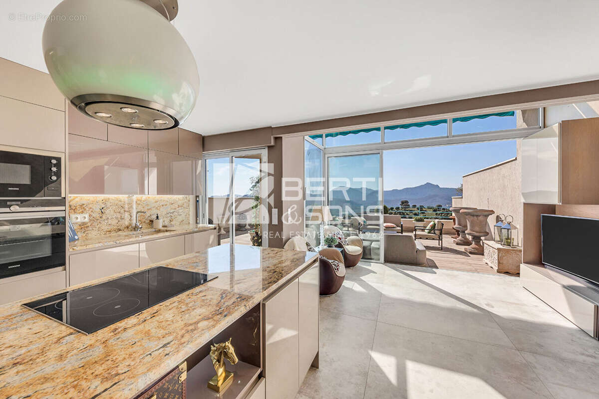 Appartement à MANDELIEU-LA-NAPOULE