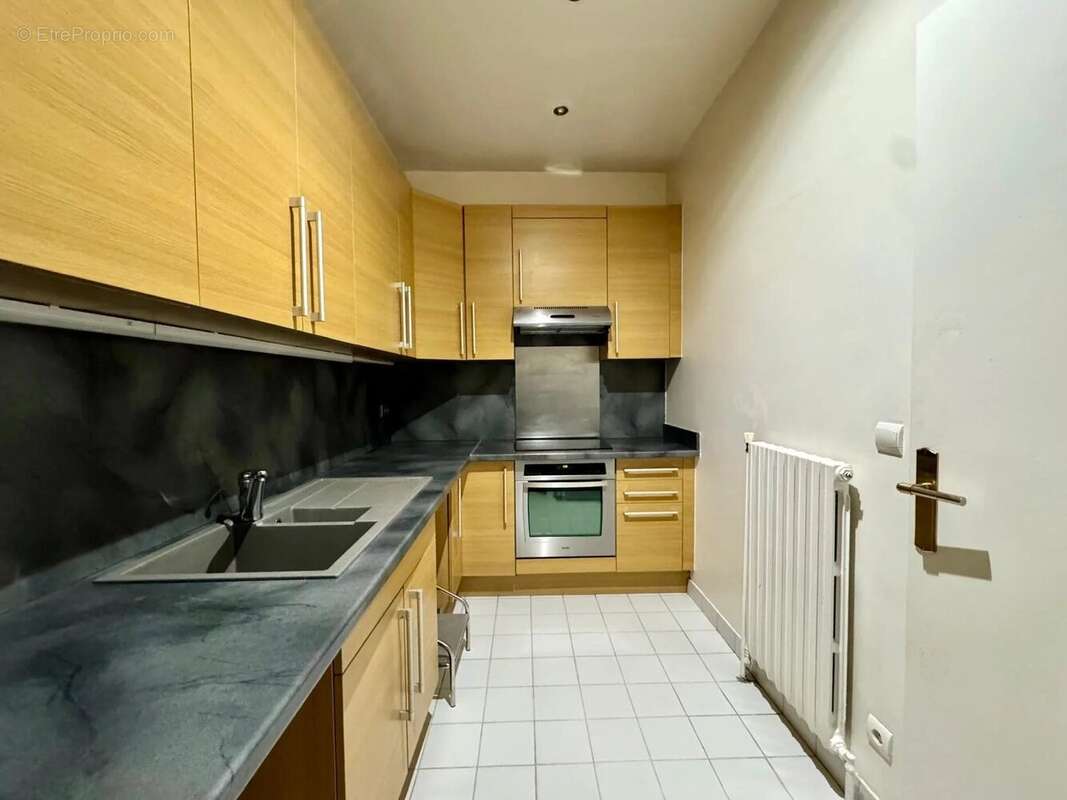 Commerce à PARIS-16E