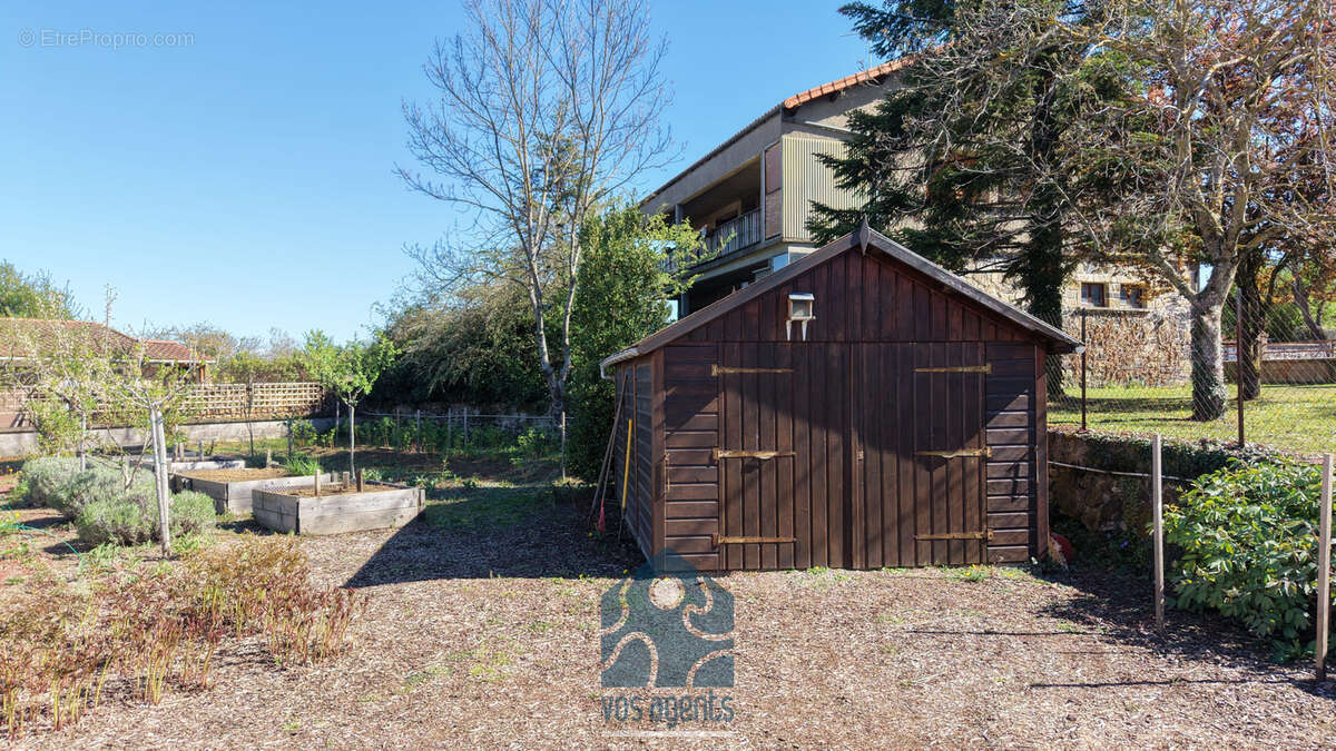 Maison individuelle 7 pièces avec terrasses, garages, caves et jardin - photo 15