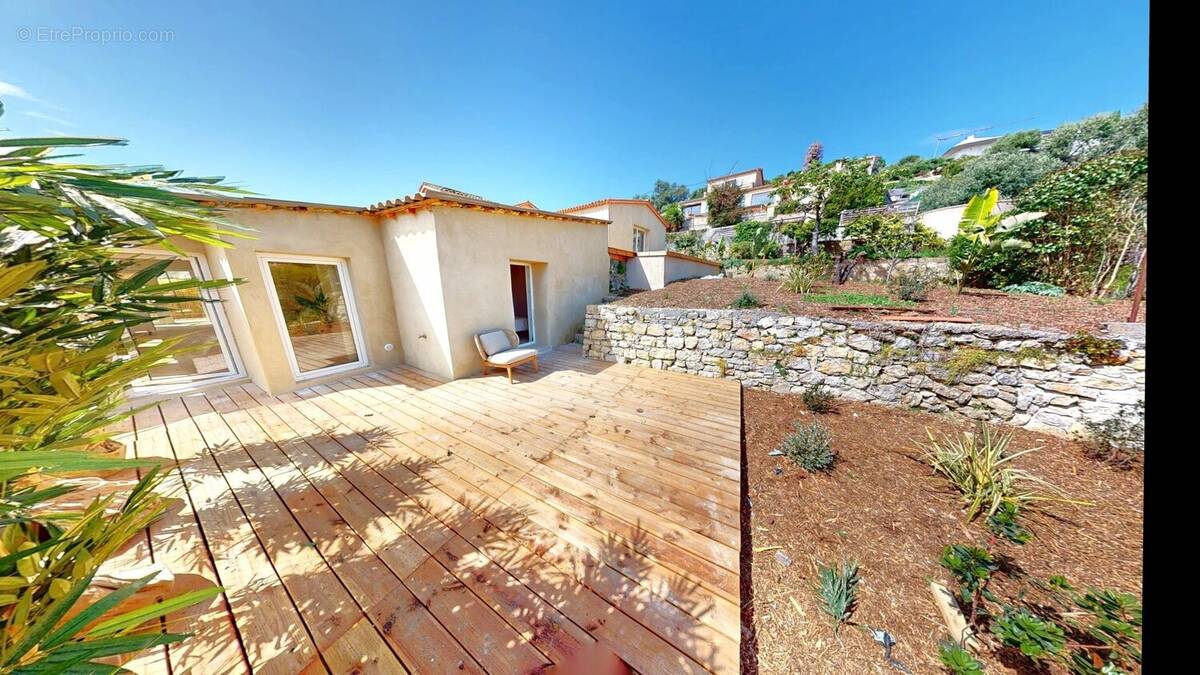 Maison à VALLAURIS