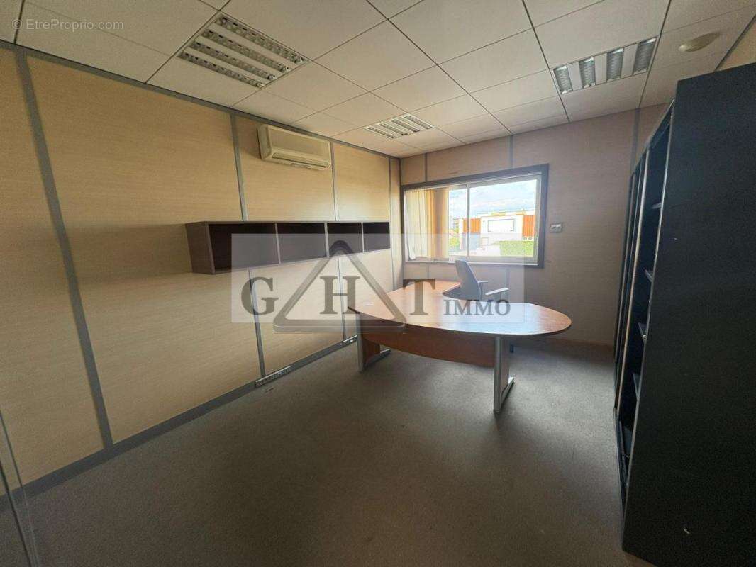 Entrepot bureau 400m² a vaux le penil a la vente - photo 5