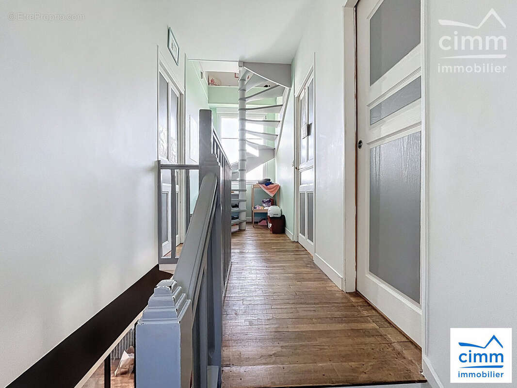 Maison 145 m² à Saint-Gilles  - photo 6