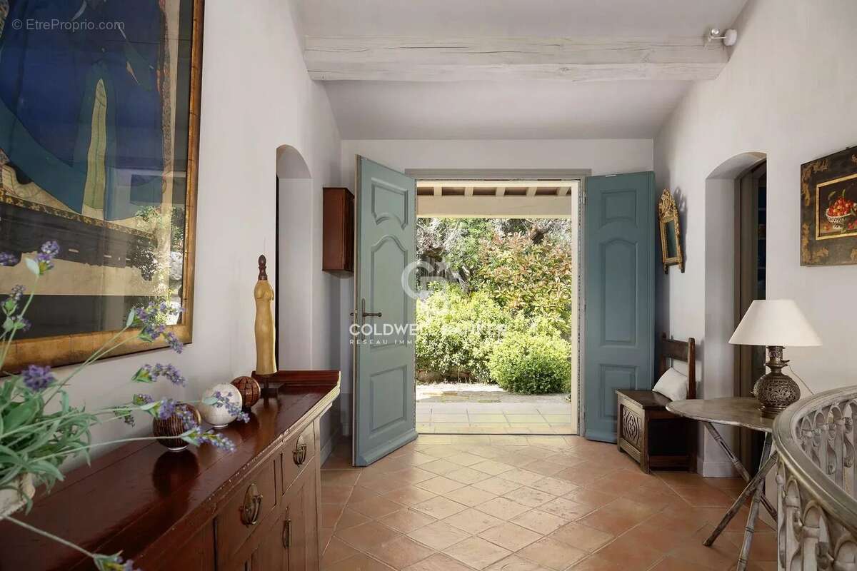 Maison à VALBONNE