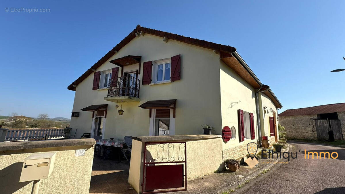 Maison à VOIGNY
