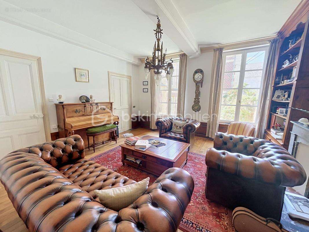 Maison de caractere avec jardin et garage - photo 3