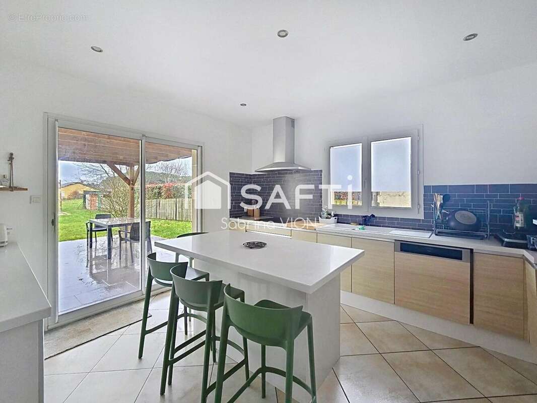 Maison 153 m² à Saint-Sardos  - photo 2
