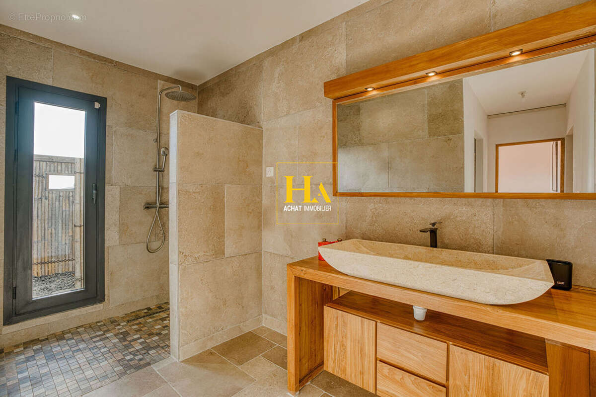 Villa contemporaine 160 m² avec piscine et vue mer ,Terre Sainte, Saint-Pierre - photo 18