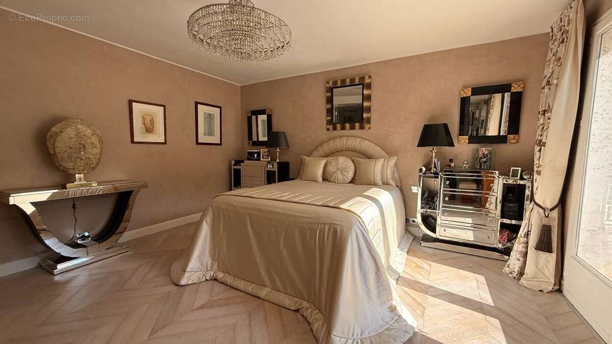 Maison à ROQUEFORT-LES-PINS