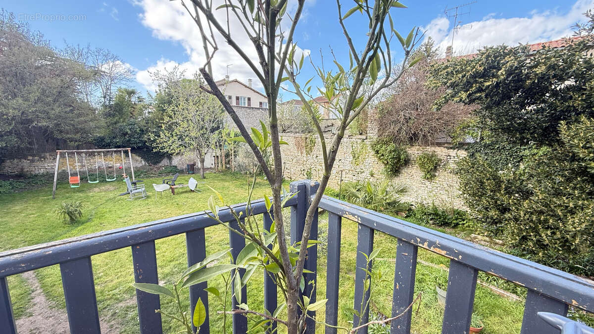 Maison à MAUZE-SUR-LE-MIGNON