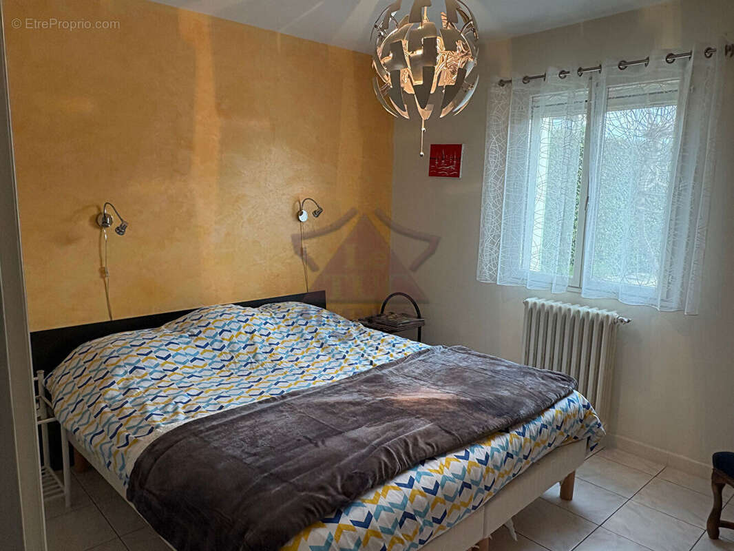 Maison à SAINT-HILAIRE-DE-BRETHMAS