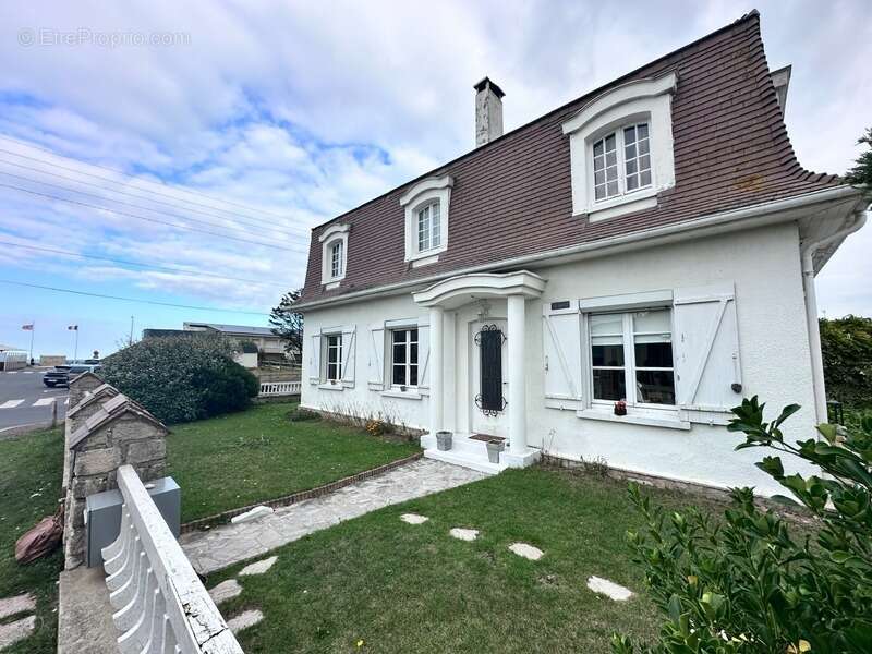 Maison à COLLEVILLE-MONTGOMERY