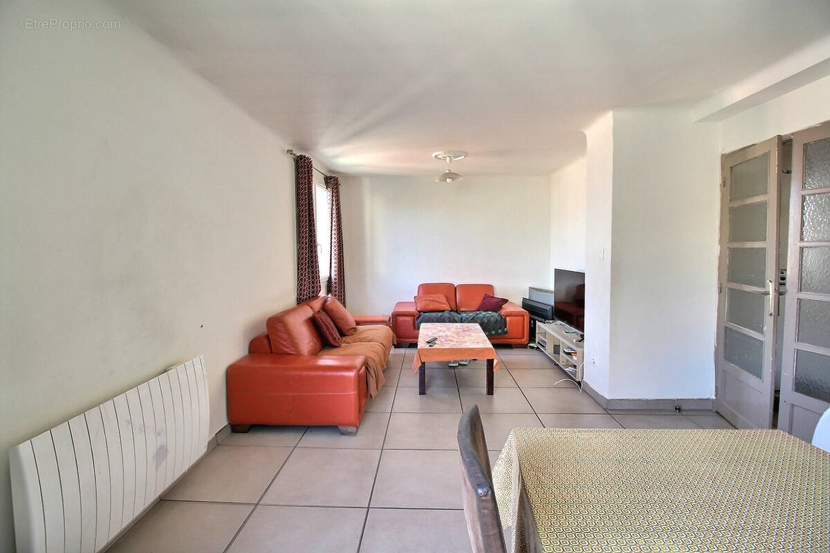 Appartement à MARSEILLE-3E