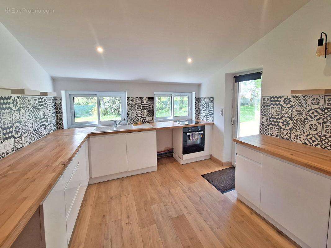 Demeure de charme en pierre – 124 m² – Plouézoc’h – Cadre privilégié et intimité rare - photo 8