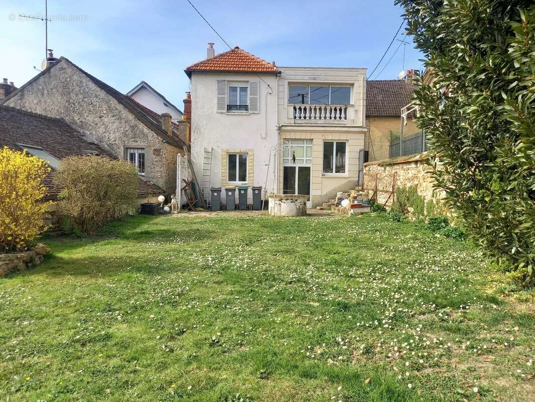 Maison à FONTAINE-LE-PORT