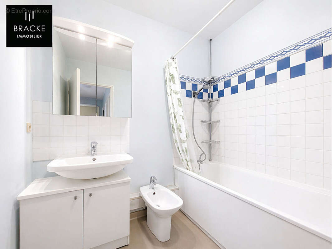 Appartement à COURBEVOIE