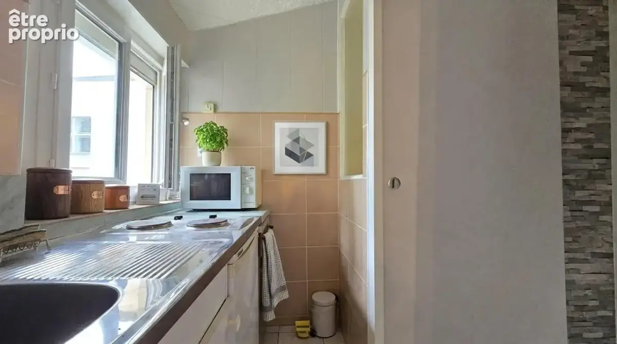 Ensemble Immobilier à Fort Potentiel – Dépendance, 3 Garages & Grand Parking - photo 13