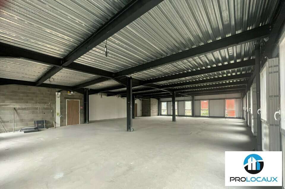 Commerce 215 m² à Villefranche-Sur-Saone  - photo 2