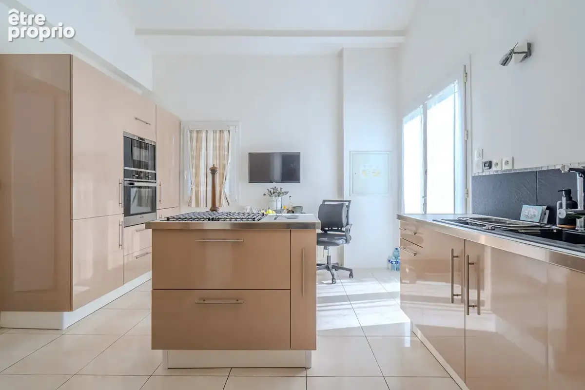 Bas Floirac / Bordeaux - Maison de 200 m² avec jardin et garage - photo 5