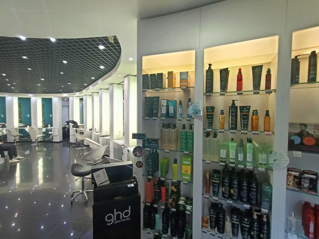 Emplacement  no1 pour ce salon de coiffure à Béziers, superbe opportunité - photo 9