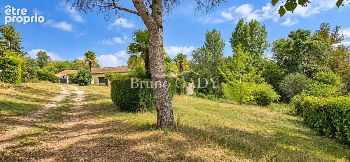 Ensemble immobilier en pierre de deux maisons à restaurer l'intérieur, sur parcelles d'environ 3 hectares - photo 6