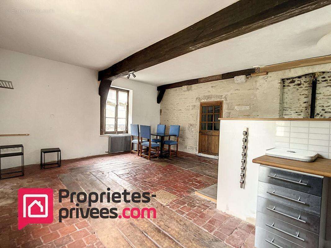 Maison à NOYERS