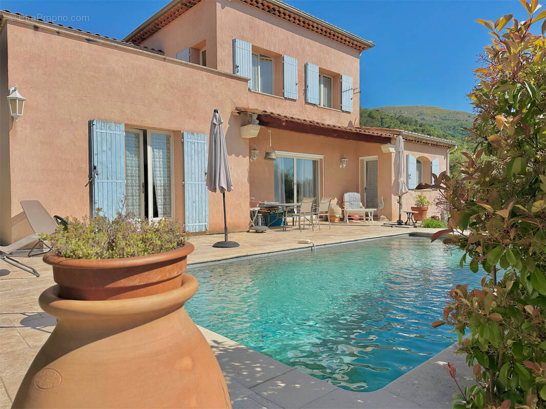 Maison à TOURRETTES-SUR-LOUP