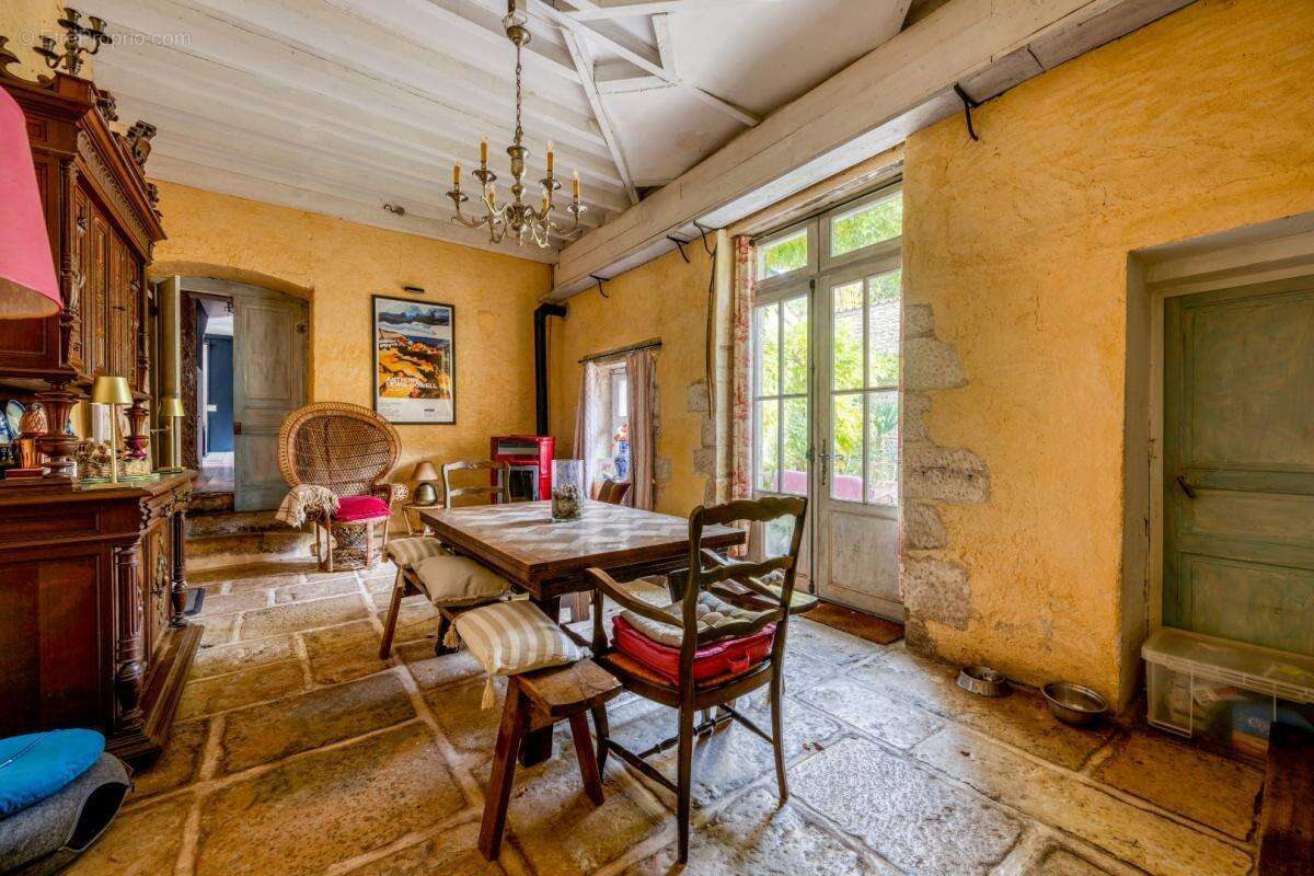 Maison à RUFFEC