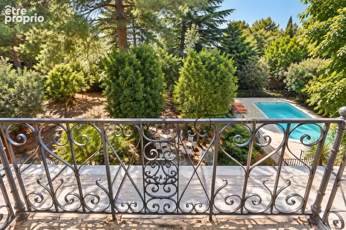EXCLUSIVITÉ  NÎMES   Maison de caractère, piscine et jardin arboré de 1 536 m2 à proximité de la Tour Magne - photo 9