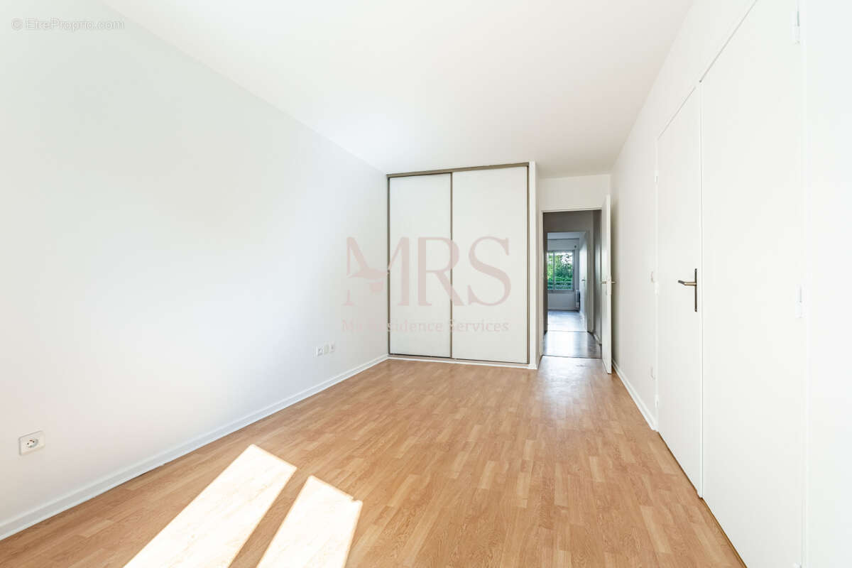 Appartement 80 m² à Paris-16e  - photo 8