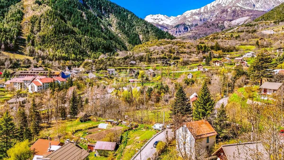 Terrain à SAINT-ETIENNE-DE-TINEE
