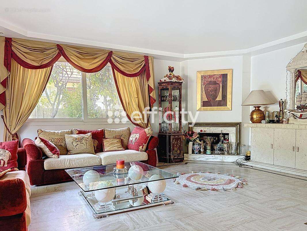 Maison à LE BLANC-MESNIL