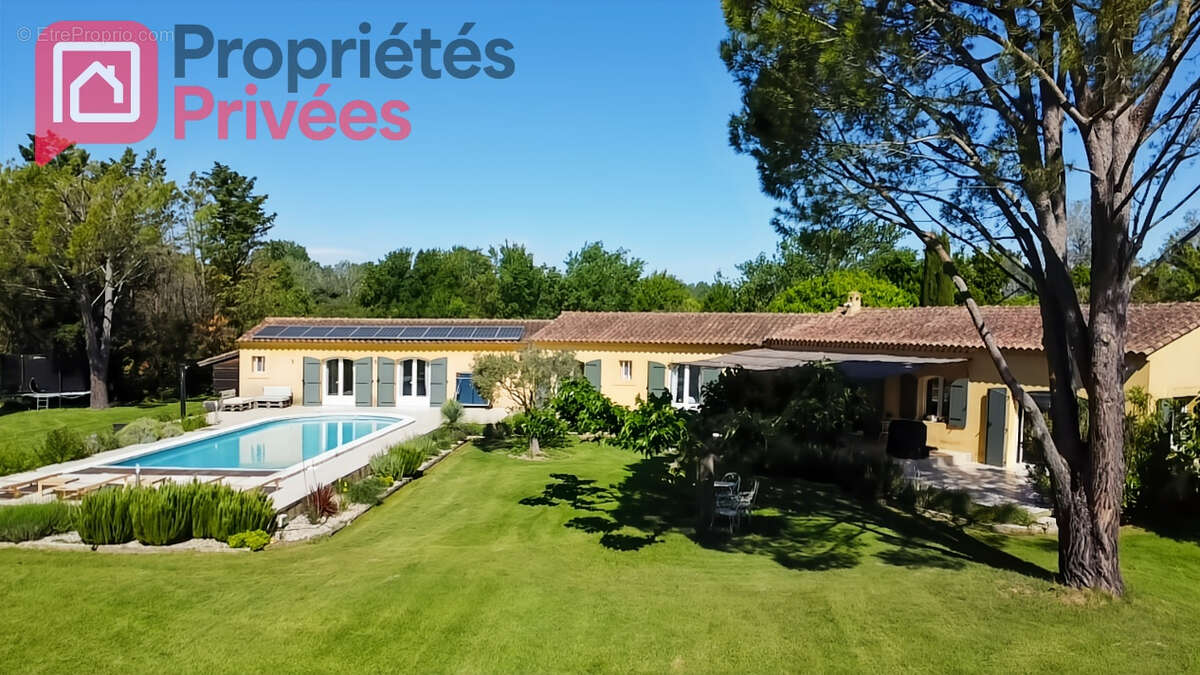 Maison à MOURIES