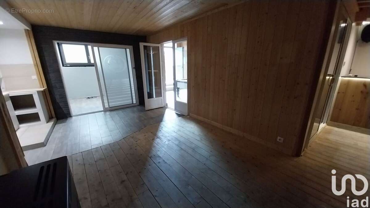 Photo 9 - Commerce à SAINT-JEAN-BONNEFONDS