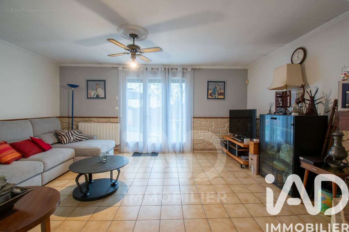 Photo 4 - Maison à EPONE