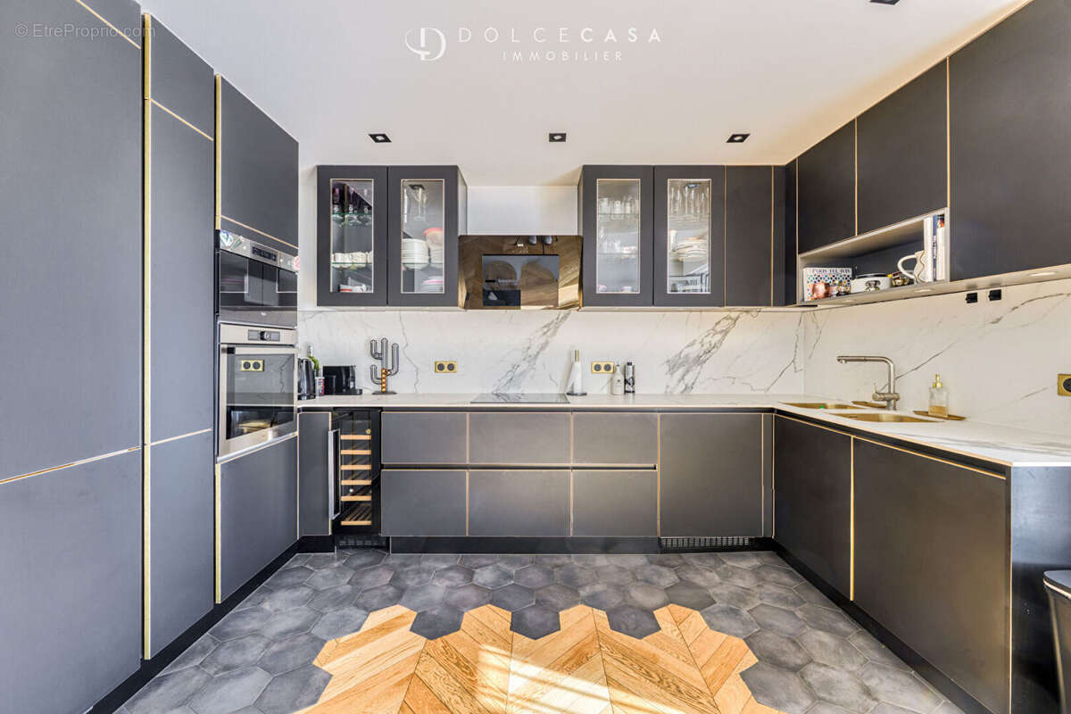 Appartement à CHARENTON-LE-PONT