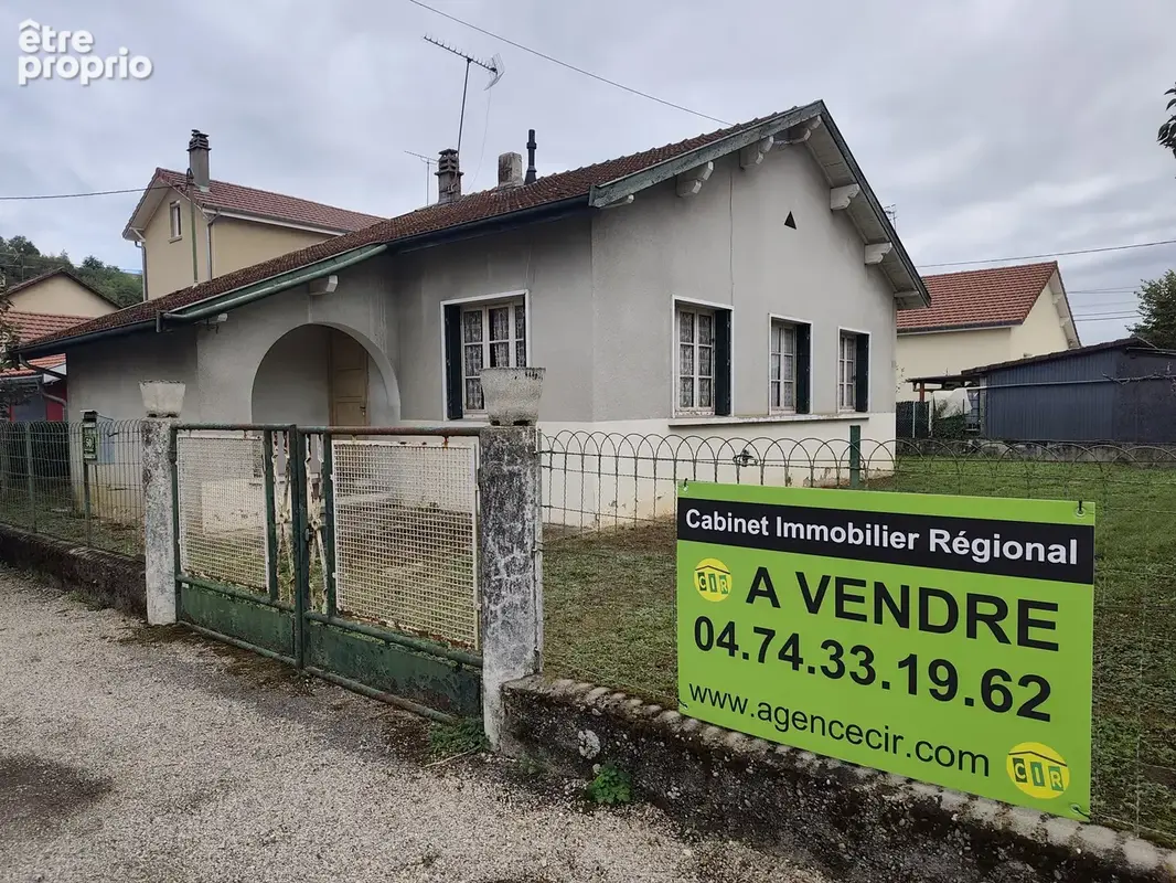 SAINT-CLAIR-DE-LA-TOUR   Maison à rénover de 78 m2 au calme - photo 1