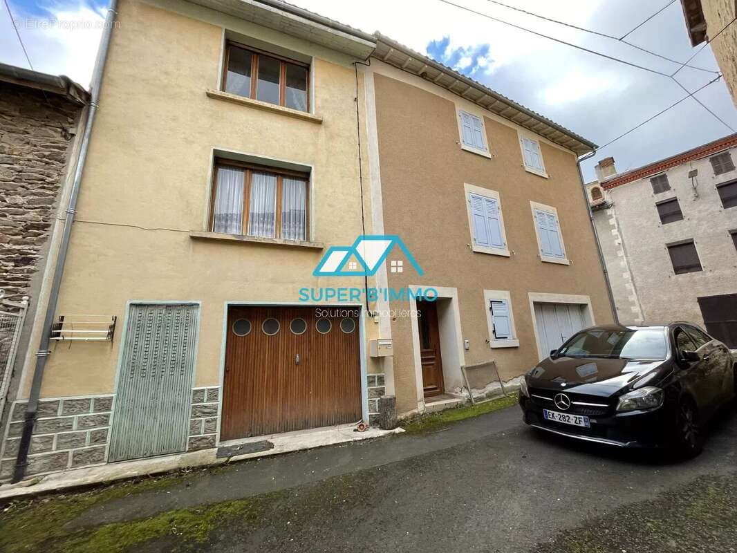 Maison à CHAMPAGNAC-LE-VIEUX