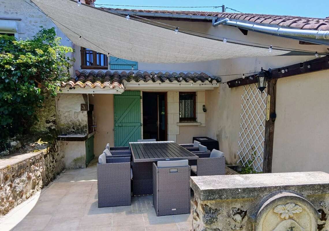 Maison à LES ESSARDS