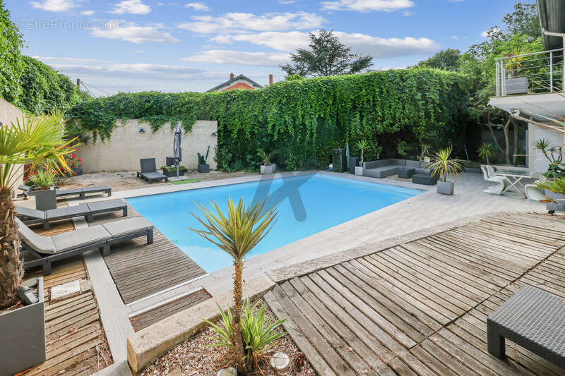 Maison à CHAMPAGNE-AU-MONT-D'OR