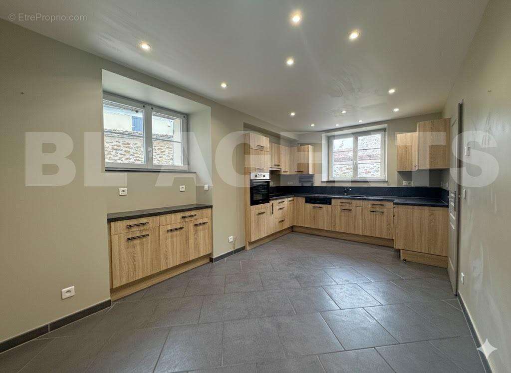 RETOUCHEE LUMIERE - Maison à COULOMMIERS