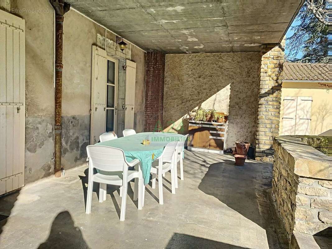 Maison à LE BUISSON-DE-CADOUIN